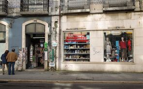 Consumidores mais confiantes no país mas menos optimistas quanto à sua situação pessoal