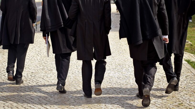 Alunos do superior regressam às aulas presenciais gradualmente a 4 de maio