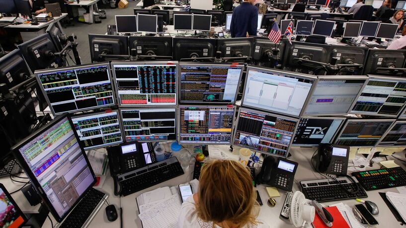 Abertura dos mercados Bolsas corrigem de máximos e euro atinge recorde de 2014 na véspera do BCE