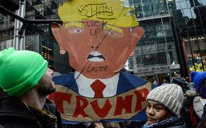 Manifestações de protesto contra Trump com pouca participação na Europa