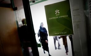 Alerta amarelo na criação de emprego