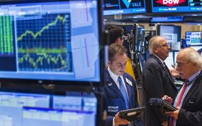 Abertura dos mercados: Dados da China e fracasso da cimeira penalizam bolsas. Petróleo corrige