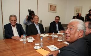 Costa já está reunido com a delegação do PCP
