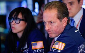 Tecnológicas arrasam Wall Street. S&P 500 em mínimos de agosto e Tesla com maior queda de sempre