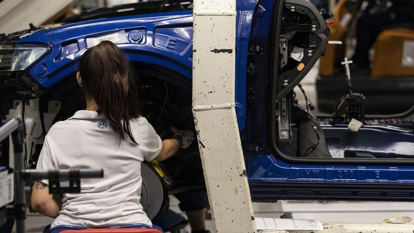 Trabalhadores temem perda de centenas de empregos no parque industrial da Autoeuropa