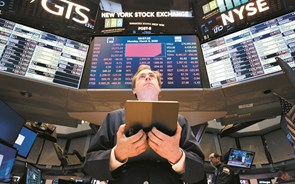Wall Street vive dia positivo. S&P 500 ascende a máximos de dezembro