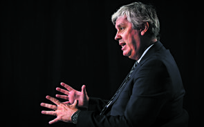 Centeno assume 'cenário de recessão' em 2020