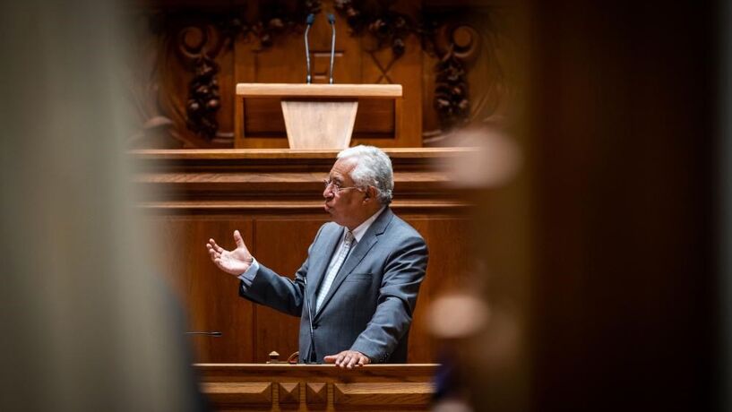 Costa promete recuperação de rendimentos para trabalhadores em layoff