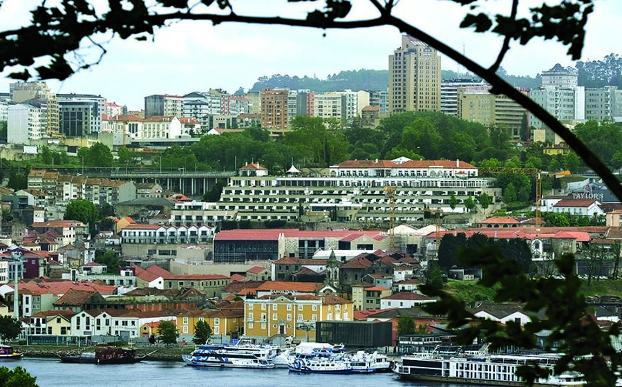 O novo “vizinho de baixo” do hotel The Yeatman ocupa 55 mil metros quadrados no centro histórico de Gaia.