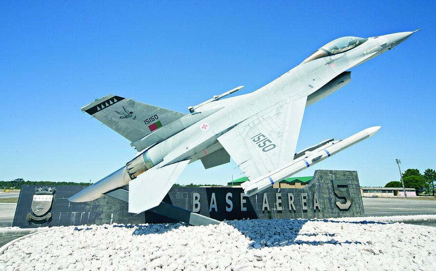 A abertura da base militar de Monte Real à aviação civil é uma das opções em cima da mesa para criar um aeroporto para servir a região Centro.