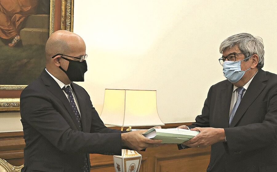 O ministro das Finanças, João Leão, entregou ontem a proposta de Orçamento do Estado na Assembleia da República. A conferência de imprensa ficou para hoje de manhã.