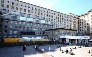 Hospital de Santa Maria quase esgotou cuidados intensivos, mas pode duplicar capacidade