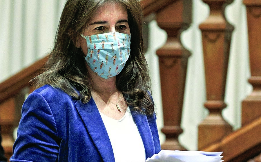 É de uma “injustiça enorme” dizer que o que a Segurança Social tem feito “é nada”, diz a ministra.
