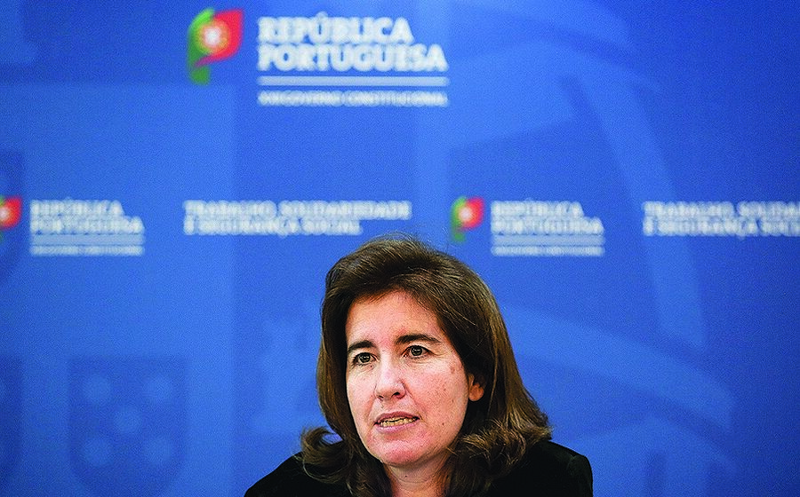 O gabinete da ministra do Trabalho disse que a norma se aplicaria a partir de outubro, o que não aconteceu.