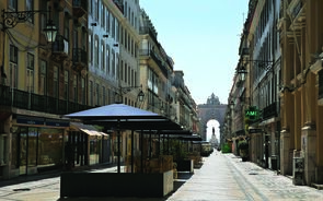 Um ano de covid-19: O que mudou na economia em 18 indicadores