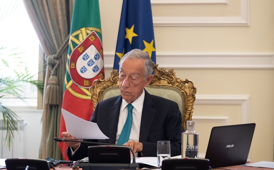 O Presidente da República considera desejável a simplificação de processos de contratação pública, mas pediu contrapartidas.