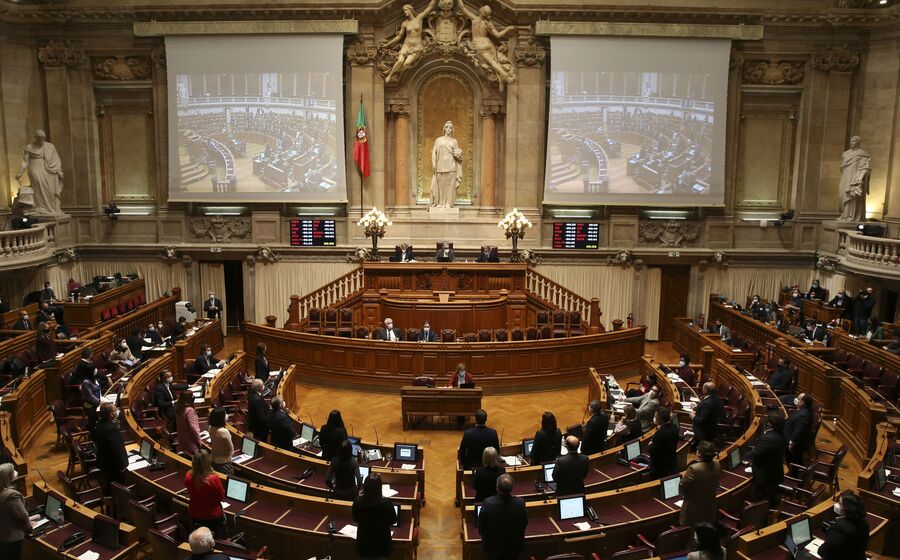 Os dez projetos sobre teletrabalho e sobre direito a desligar baixaram à comissão sem votação, para serem discutidas nos próximos meses.