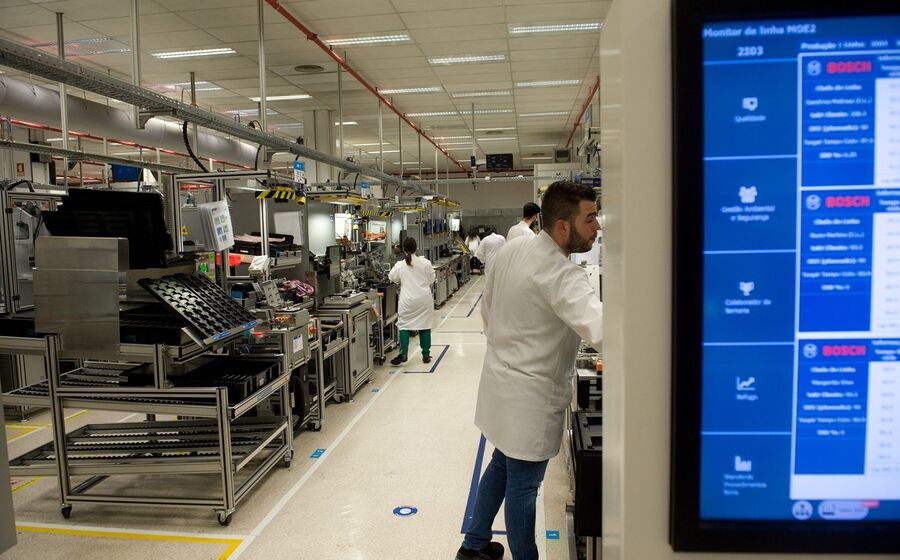 A Bosch Car Multimedia suspendeu a produção em Braga e colocou em lay-off os trabalhadores das áreas de produção e de apoio, pelo menos até 9 de junho.
