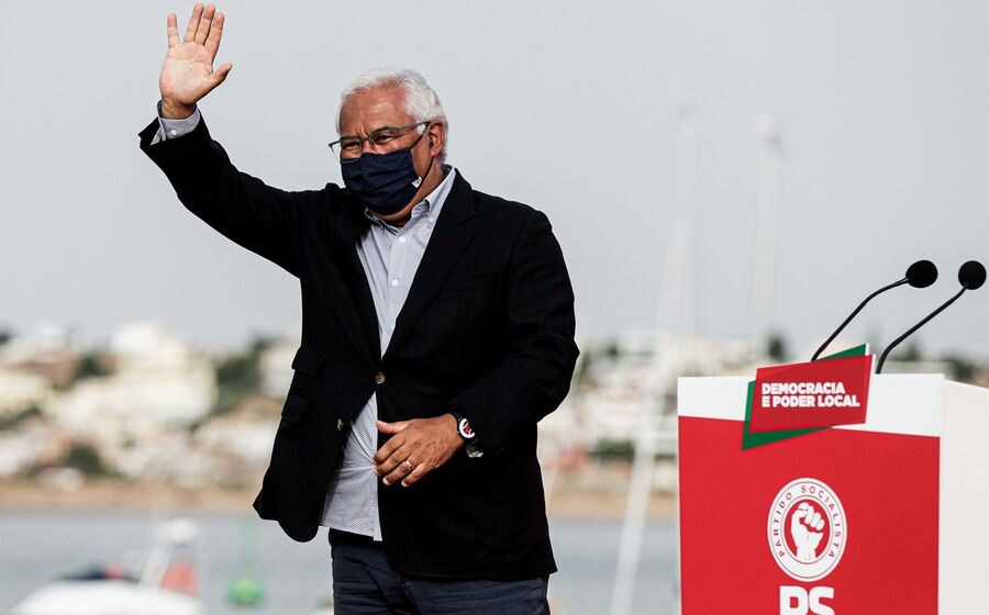 O primeiro-ministro, António Costa, continua a ter razões para sorrir com os resultados das sondagens.