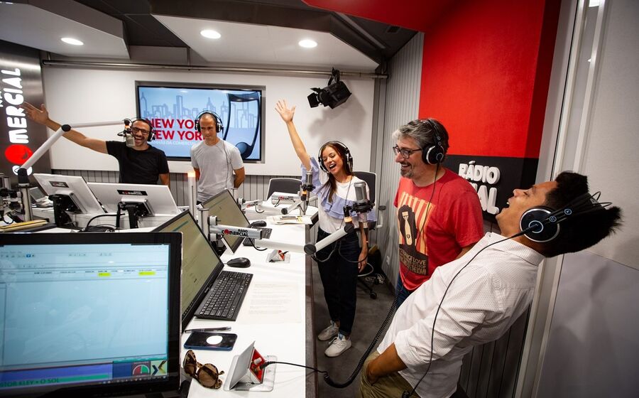 A Comercial é a rádio mais ouvida do país e a joia do grupo Media Capital neste segmento de mercado.