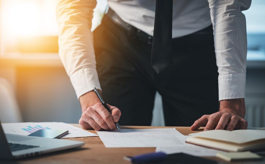 Sendo alguém de fora da empresa, o mediador de recuperação tem uma abordagem diferente no diagnóstico e na negociação.